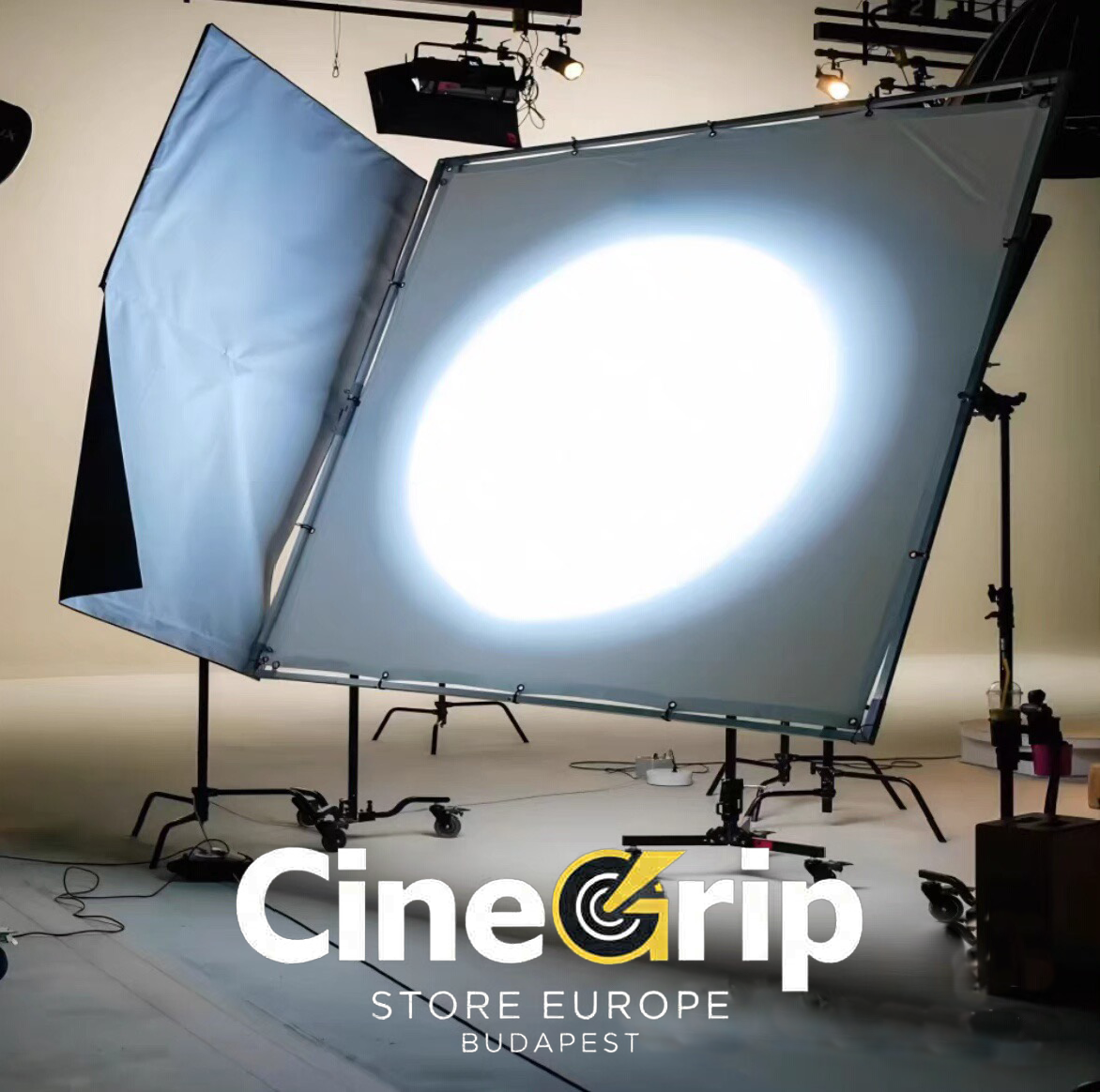 Option 1 (For 2x2m): Professional Butterfly Cloth / Grid Cloth - 2x2m (6.6' x 6.6')  Option 2 (For 2.5x2.5m): Professional Butterfly Cloth / Grid Cloth - 2.5x2.5m (8.2' x 8.2')